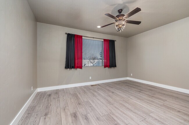 Building Photo - 5344 W Los Flores St