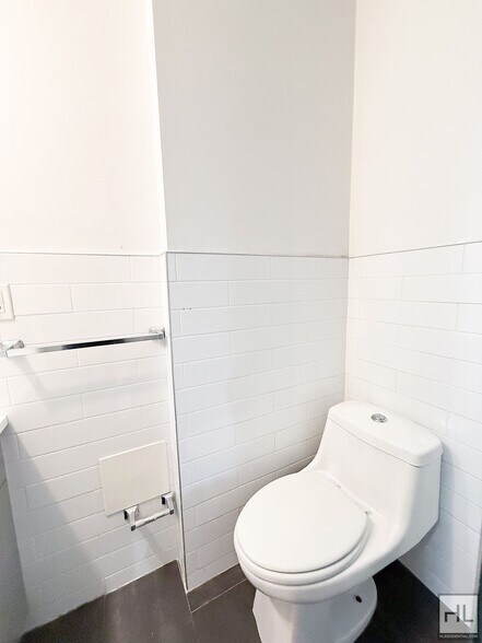 Building Photo - EASTERN PARKWAY / Crown Heights 1-Bed 1-Bath