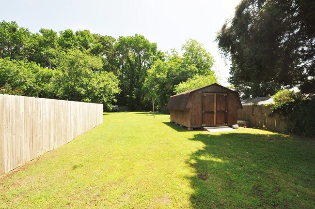 Building Photo - 2 Bedroom 1 Bath Duplex located in Hampton