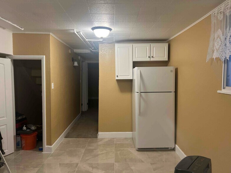 Building Photo - 4519 Cook St