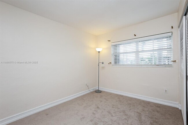 Building Photo - 8650 SW 67th Ave