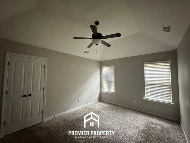 Building Photo - Charming 3BR/2BA Bartlett Area Home | High Ceilings, Stainless Steel & 2-Car Garage