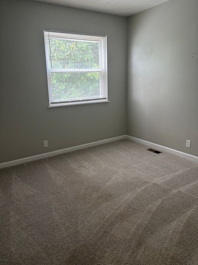 Building Photo - Charming 3BR Duplex in Huntsville