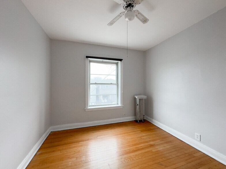 Building Photo - 4404 N Winchester Ave