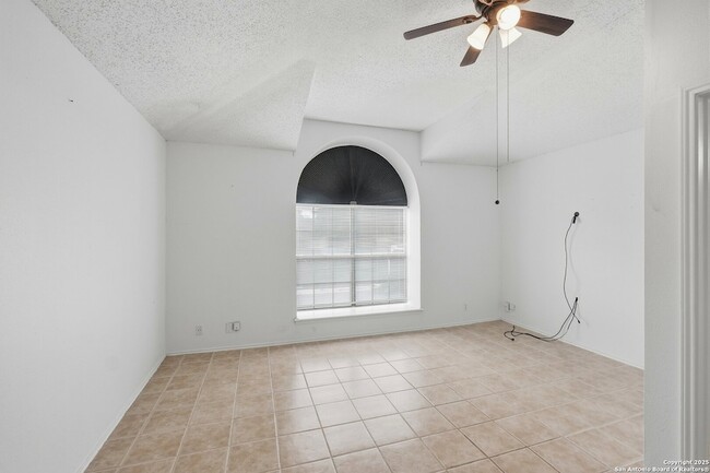 Building Photo - 10203 Raven Field Dr