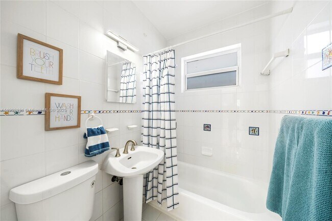 Building Photo - 1271 NE 159th St