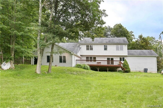 Building Photo - 80 Old Quaker Hill Rd