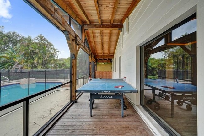 Building Photo - 5612 Harding St