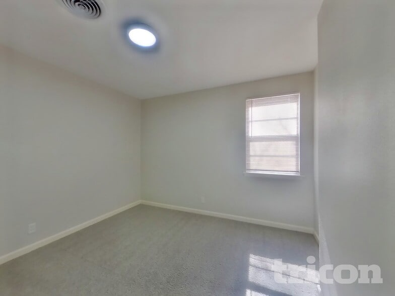 Building Photo - 1928 Canterbury St