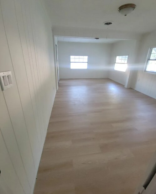 Building Photo - 401 S Oakridge Ave