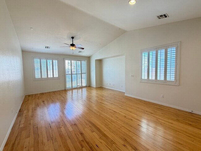 Building Photo - Carry Over Showing: This property has been shown before and will be rented to the first most qual...