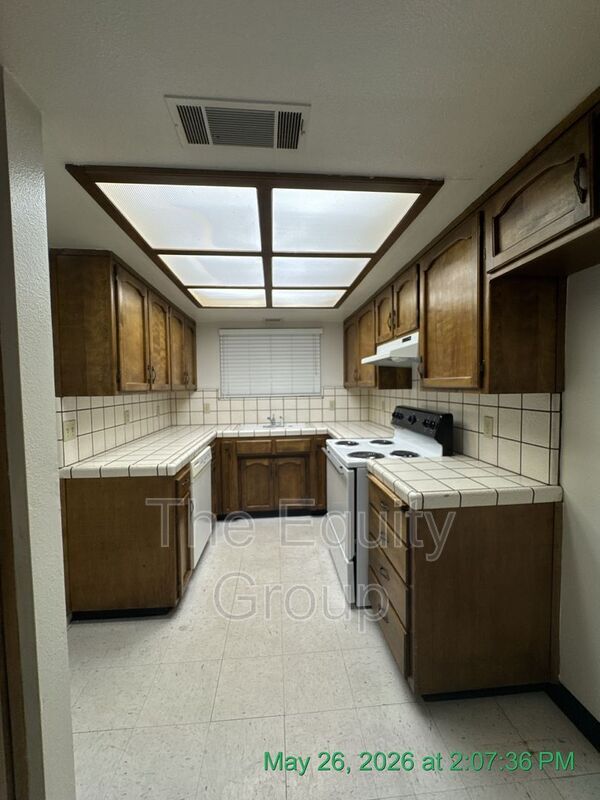 Building Photo - 3525 S County Center Dr