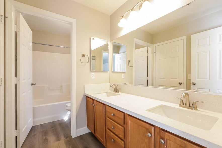Building Photo - 6441 Pronghorn Ridge Ave