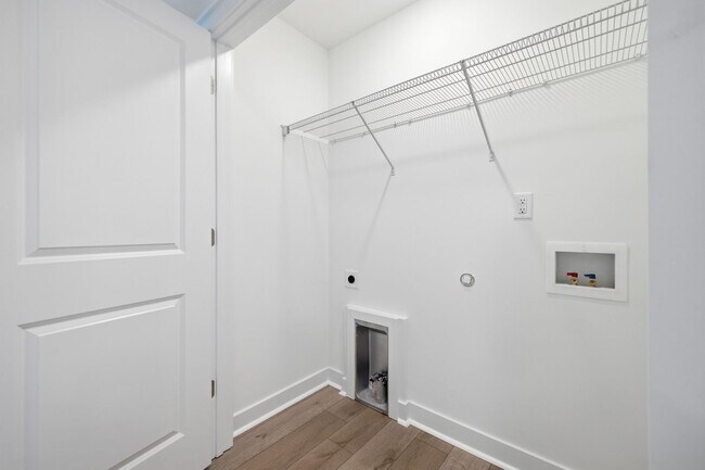 Building Photo - 21169 Baileys Ln