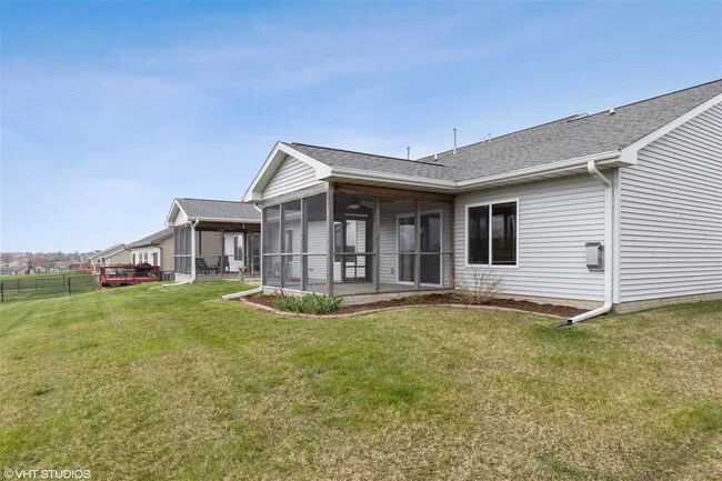 Building Photo - 523 Bear Dr