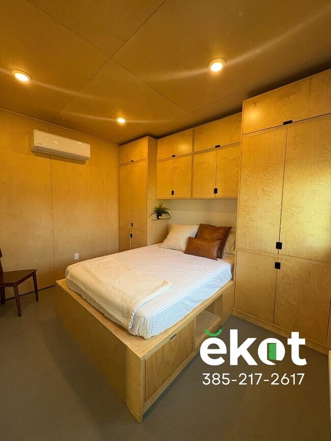 Building Photo - Stowell-SLC-Emery Manor