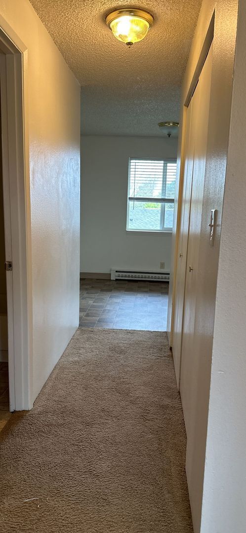 Building Photo - (905) Draper Arms Apartments - 2 Bedroom / 1 Bath