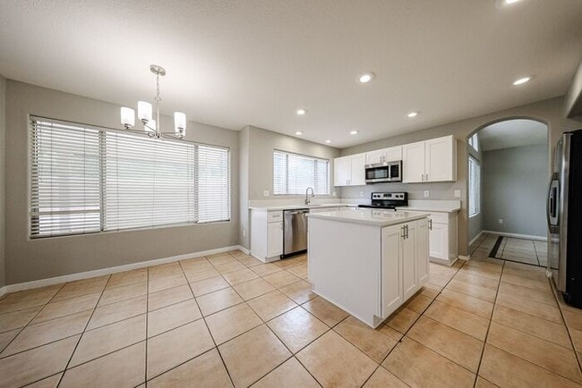 Building Photo - 5BD 3BA with Pool in West Chandler!