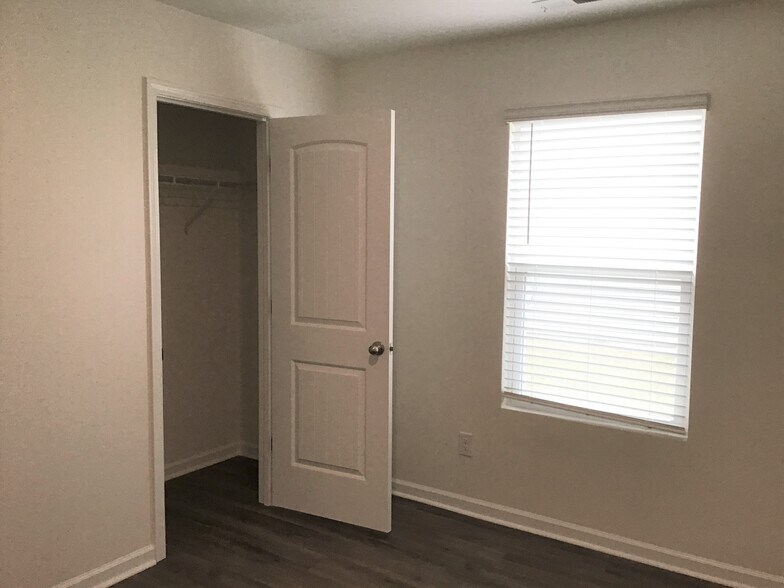 Building Photo - 1220 Dogwood Neck Dr