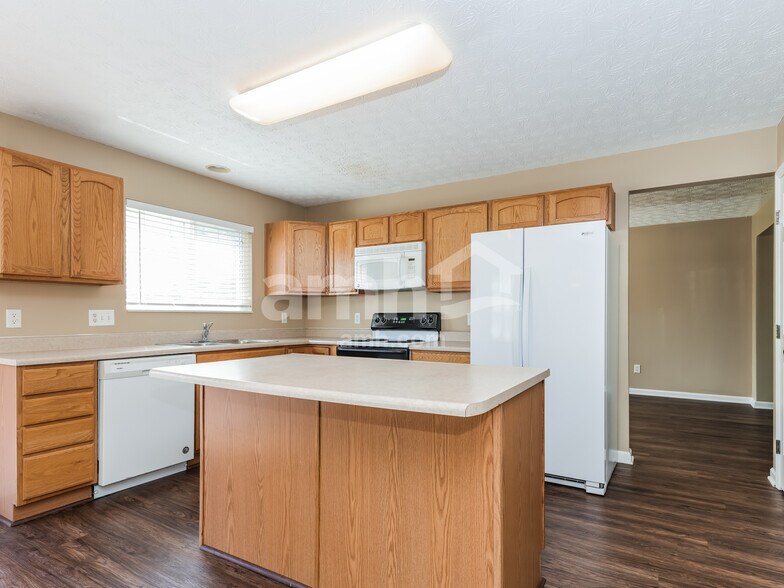 Building Photo - 5192 Summerset Dr