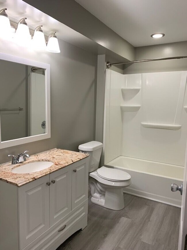 Building Photo - 4 BEDROOM 3 1/2 BATHROOM HOUSE FOR LEASE I...