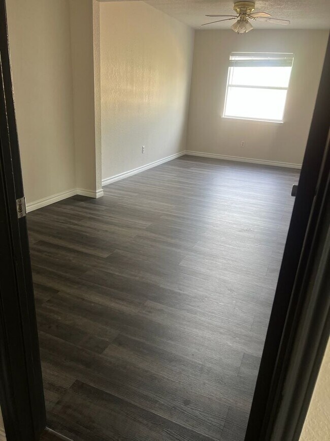 Building Photo - 4 bedroom 2 bathroom house! Housing accepted! MOVE-IN SPECIAL!