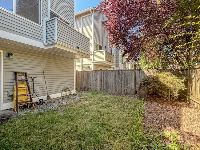 Building Photo - 3bd/2bth North Green Lake Townhome, $3,250/mo.