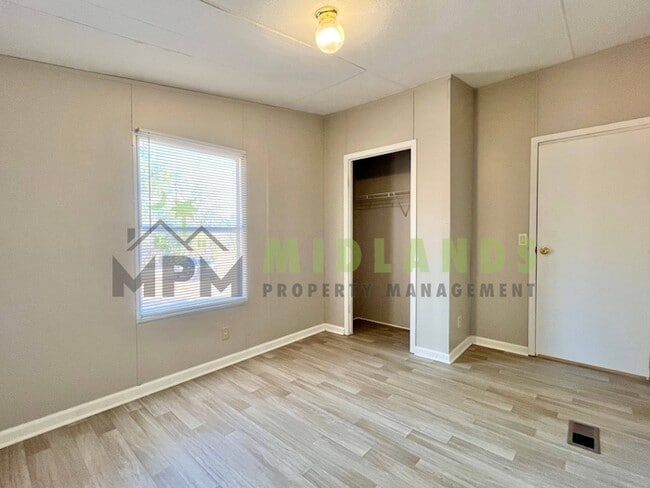 Building Photo - 323 Tabor Dr