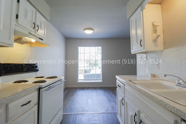 Building Photo - 4318 E 67th St