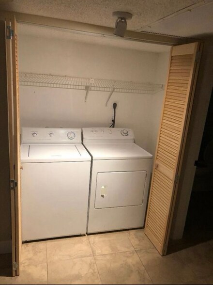 Building Photo - 8343 Lake Dr