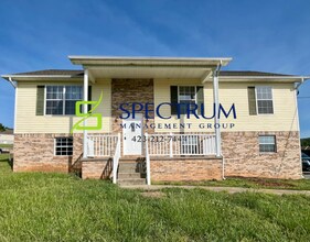 Building Photo - Now accepting applications - Large 4 bedroom 2 bath single family home Dandridge, TN