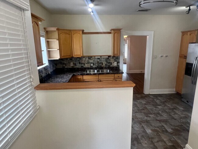 Building Photo - Tampa Heights Bungalow walk to Armature Works