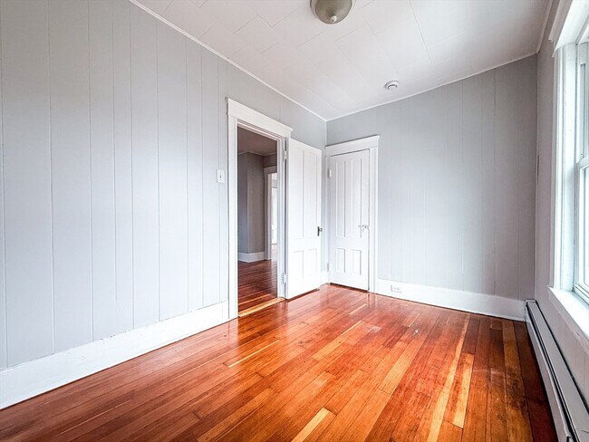 Building Photo - 18 Ellsworth St