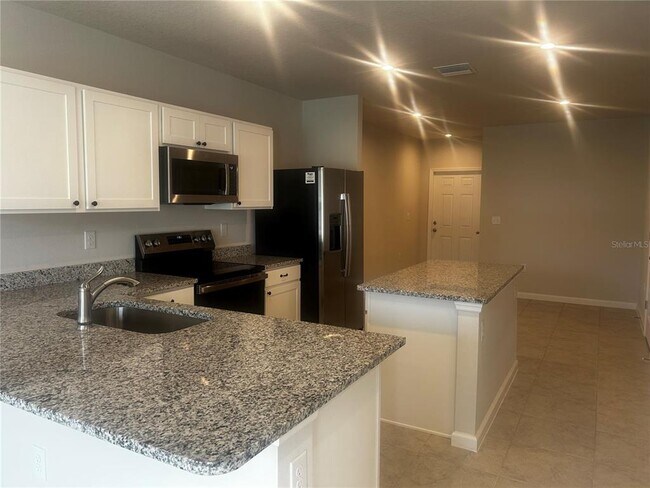Building Photo - 14124 Crimson Ave