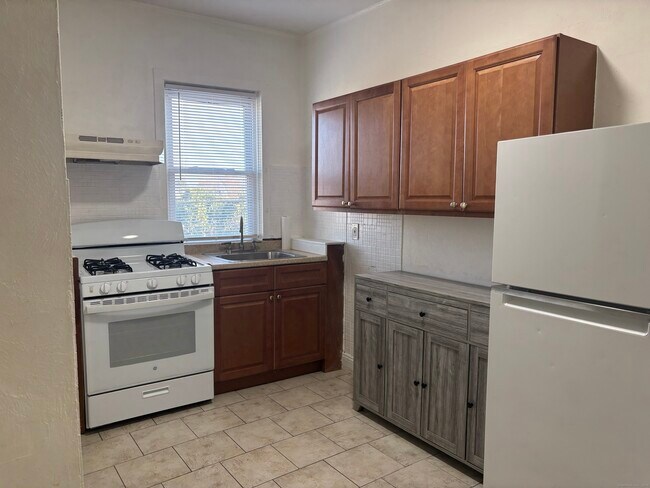 Building Photo - 55 Bouton St