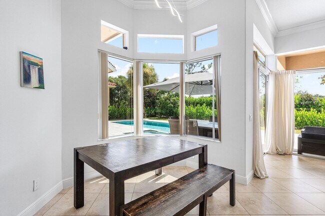 Building Photo - 3381 Lago De Talavera