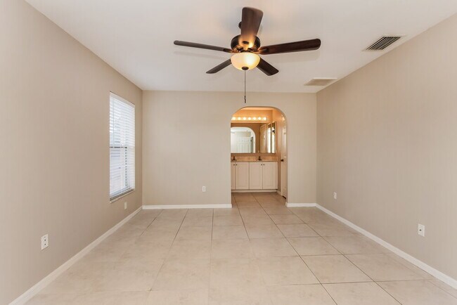 Building Photo - 2210 SE 15th St