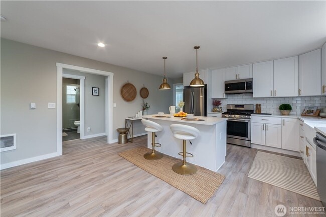 Building Photo - North Seattle - Pinehurst Updated 3 Bedroom 2 Bath Rambler