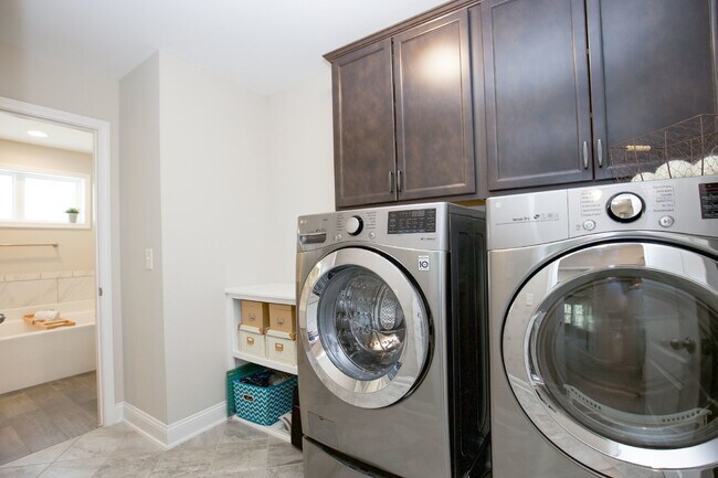 Building Photo - Spacious 5-Bedroom Home with 3 Full Bathrooms in Carthage, NC - Perfect for Your Family!