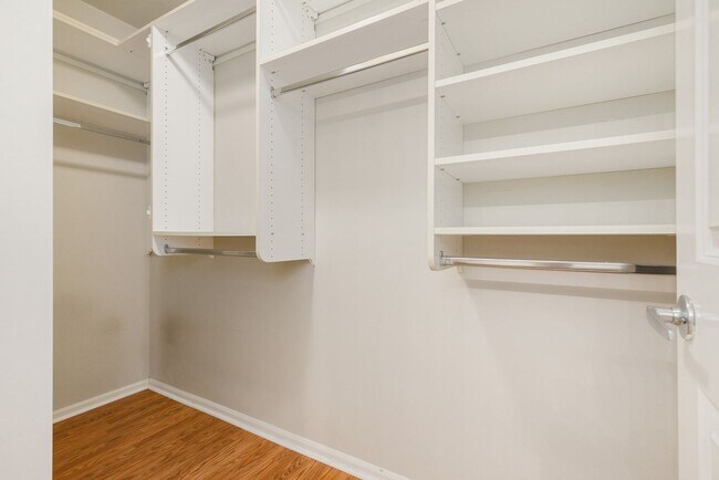 Building Photo - 18 Dravus St