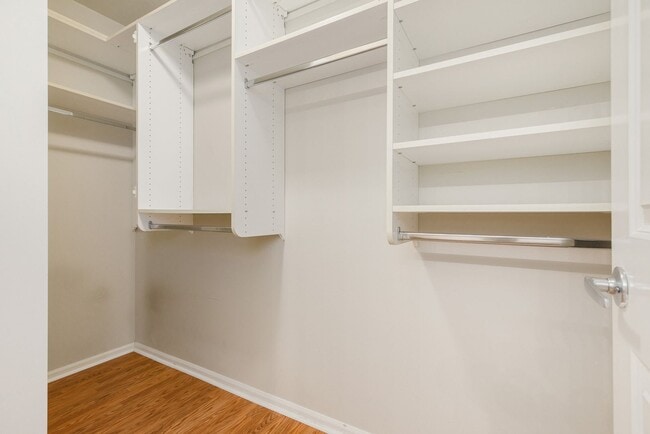 Building Photo - 2 Bedroom 1.75 Bath Condo - Seattle