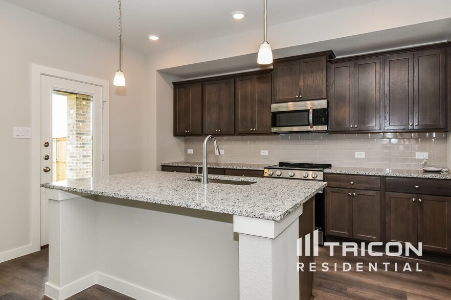 Building Photo - 2589 Dulaney Dr