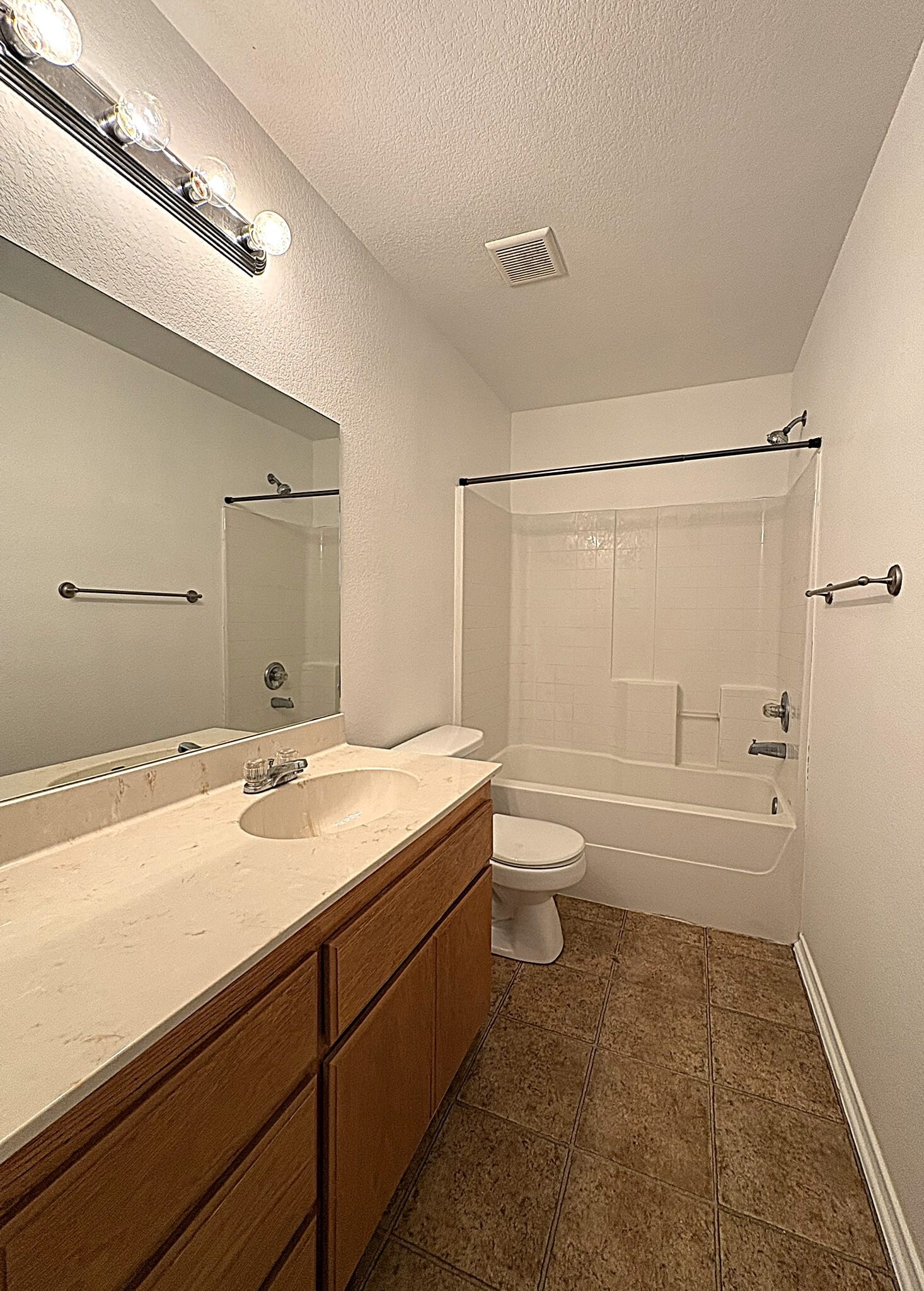 Building Photo - 2808 Ashley Dr