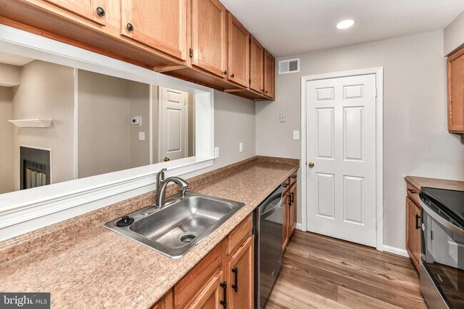 Building Photo - 8616 Shadwell Dr