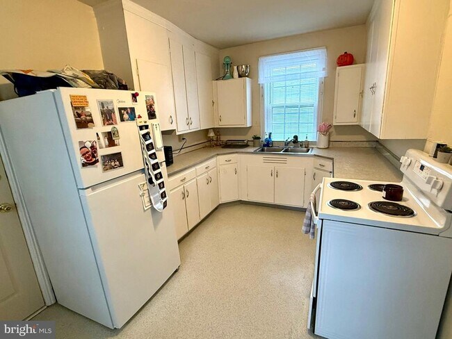 Building Photo - 43 E Franklin St