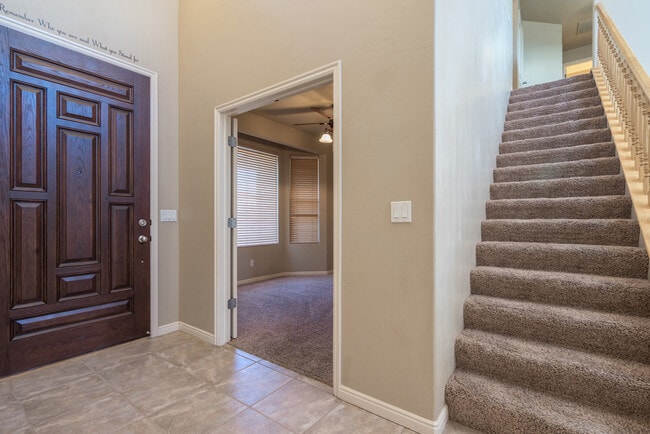 Building Photo - Beautiful St. George Home - Community Pool...