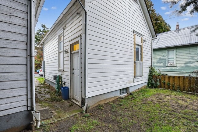 Building Photo - 924 N Mason St