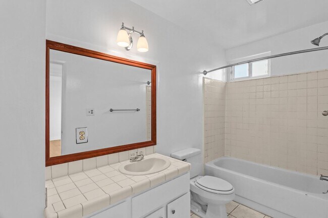 Building Photo - 4610 Densmore Ave
