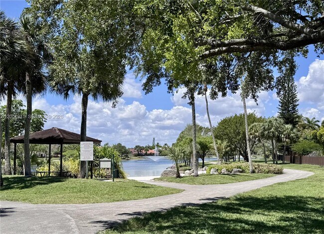 Building Photo - 10420 SW 158th Ct