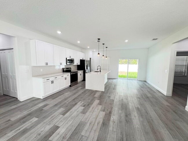 Building Photo - 10290 N Biscayne Dr